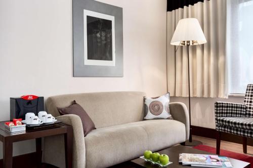 Suite Junior con cama supletoria del hotel Nh Brussels Grand Place Arenberg. Foto 4