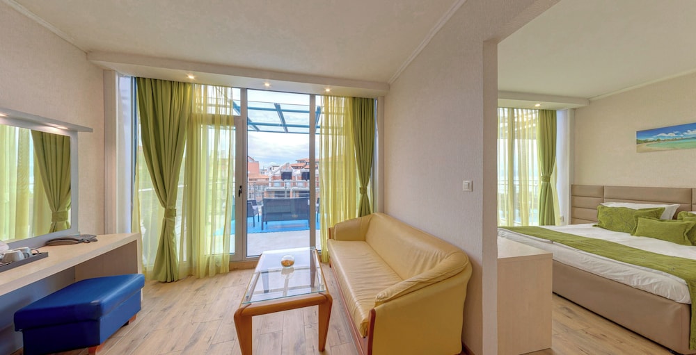 Suite Junior del hotel Sol Marina Palace. Foto 1