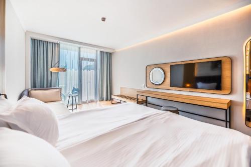 Habitación Estándar con vistas laterales al mar del hotel Sol Marina Palace. Foto 4