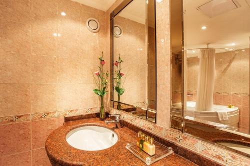 Suite del hotel Ramada By Wyndham Sofia City Center. Foto 1