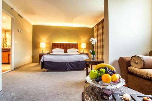 Suite del hotel Ramada By Wyndham Sofia City Center. Foto 2