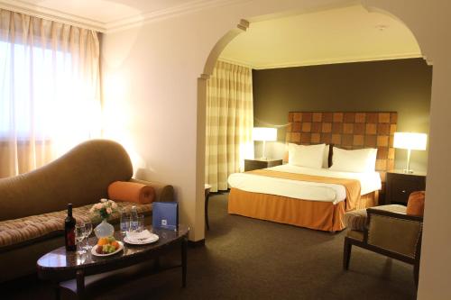 Suite del hotel Ramada By Wyndham Sofia City Center. Foto 4