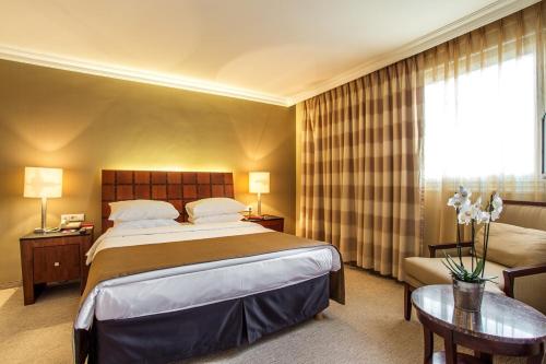 Suite del hotel Ramada By Wyndham Sofia City Center. Foto 5