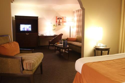 Suite del hotel Ramada By Wyndham Sofia City Center. Foto 6