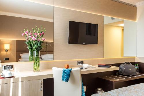 Habitación Doble Busines del hotel Ramada By Wyndham Sofia City Center. Foto 12