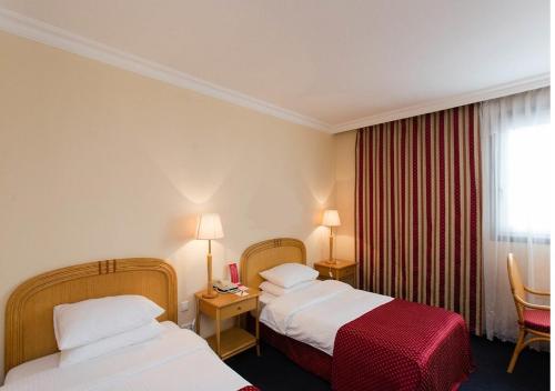 Habitación Doble Superior - 2 camas del hotel Ramada By Wyndham Sofia City Center. Foto 3