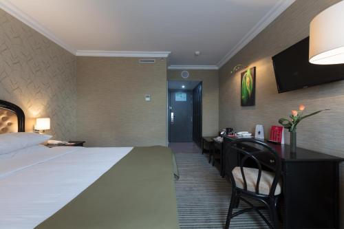 Habitación Doble Busines con masaje gratuito de hombros - 1 o 2 camas del hotel Ramada By Wyndham Sofia City Center. Foto 4
