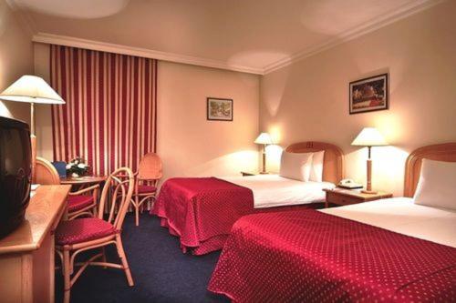 Habitación Doble Superior con masaje gratuito de hombros - 1 o 2 camas del hotel Ramada By Wyndham Sofia City Center. Foto 1
