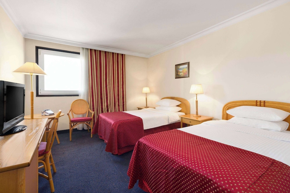 Habitación para no fumadores, con 2 camas Twin del hotel Ramada By Wyndham Sofia City Center