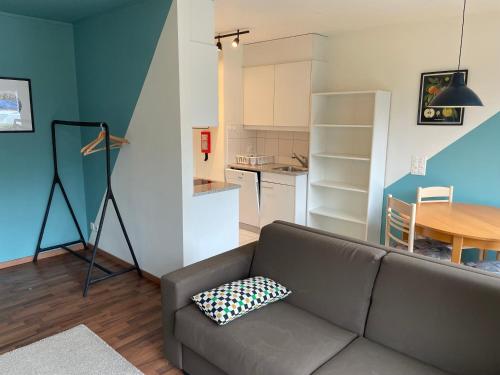 Apartamento con 1 dormitorio de 150x200 cm y salón independiente del hotel Ibis Budget Basel Pratteln. Foto 4