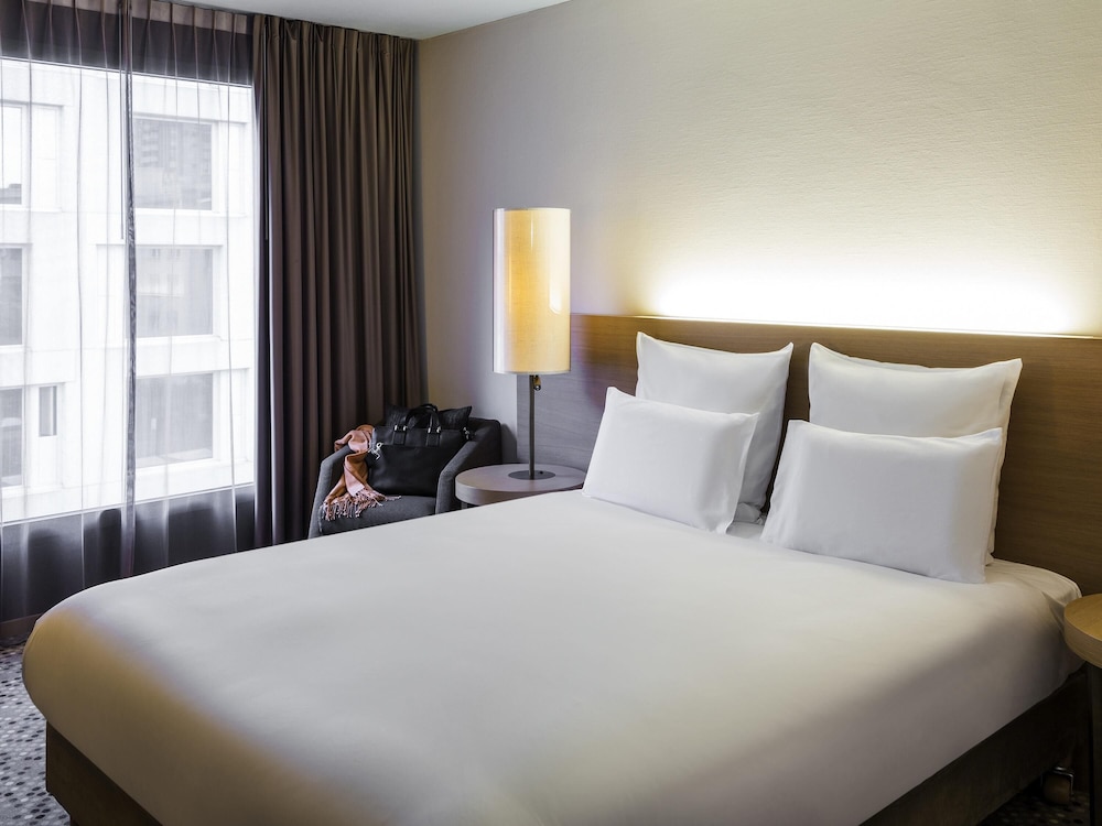 Habitación Doble Clásica con cama queen - size o king - size del hotel Pullman Basel Europe