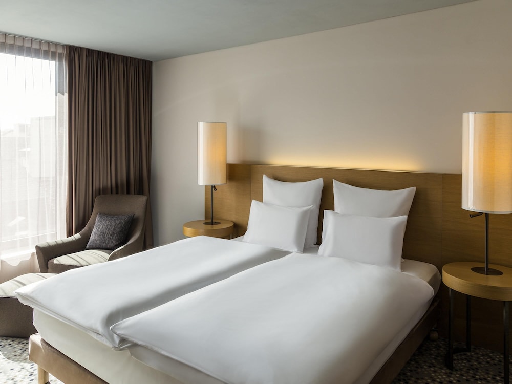 Habitación Doble Superior con dos camas individuales o una cama king - size del hotel Pullman Basel Europe