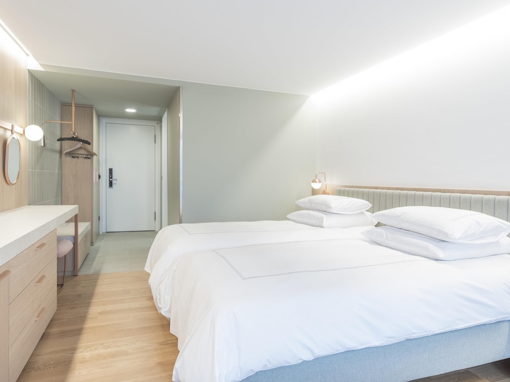 Habitación Premier, 2 camas individuales (Small Balcony) del hotel Swissôtel Kursaal Bern