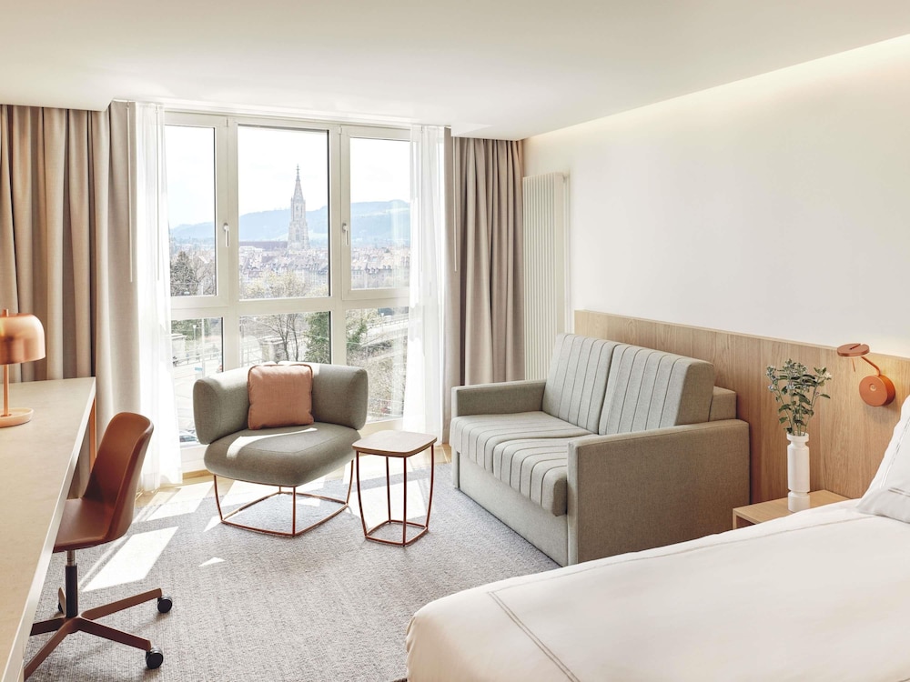 Swiss advantage room with king - size bed (200 cm) and a sofa bed del hotel Swissôtel Kursaal Bern