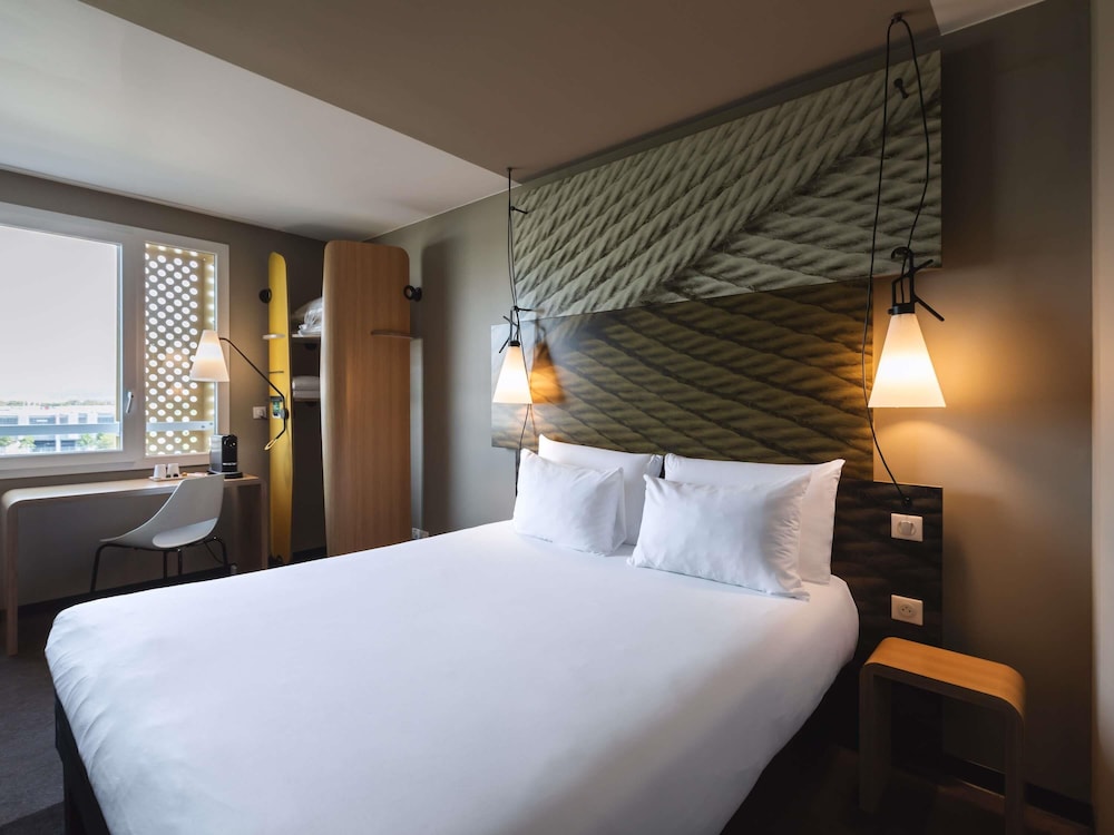 Habitación Confort con 1 cama doble (63 x 79 pulgadas) del hotel Ibis Geneve Centre Lac. Foto 4