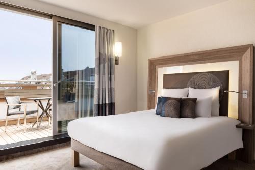 Habitación Doble Executive con balcón del hotel Novotel Geneve Centre. Foto 10