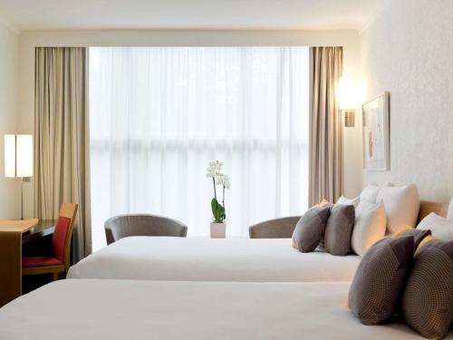 Habitación Superior con 2 camas dobles del hotel Novotel Geneve Centre. Foto 1