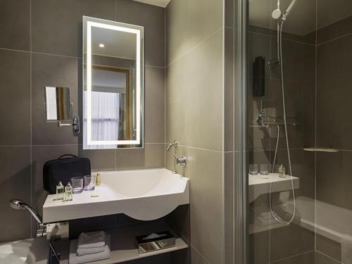 Habitación Doble Estándar del hotel Novotel Geneve Centre. Foto 3