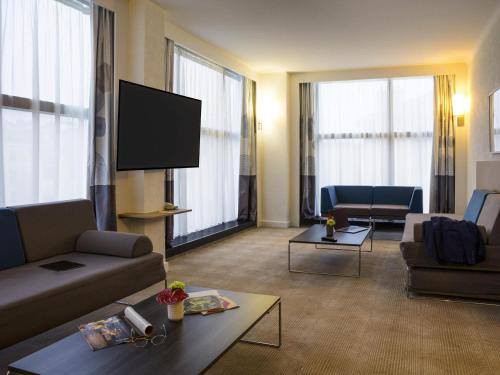 Suite Superior con sofá cama del hotel Novotel Geneve Centre. Foto 9