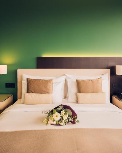 Habitación Premium con cama extragrande del hotel Crowne Plaza Geneva, An Ihg
