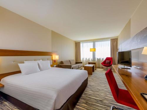 Executive con cama extragrande del hotel Mövenpick Hotel Geneva
