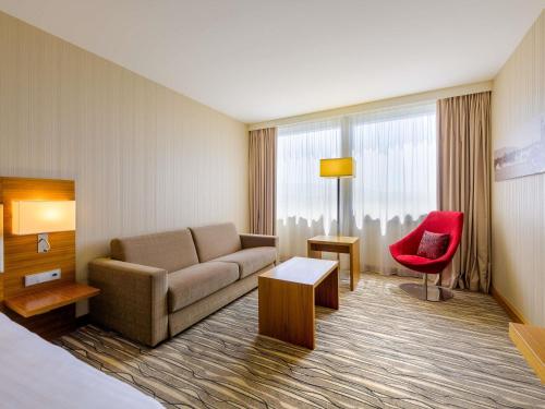 Executive con cama extragrande del hotel Mövenpick Hotel Geneva. Foto 4