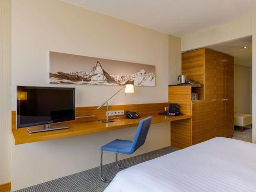 Habitación Doble Deluxe del hotel Mövenpick Hotel Geneva. Foto 4