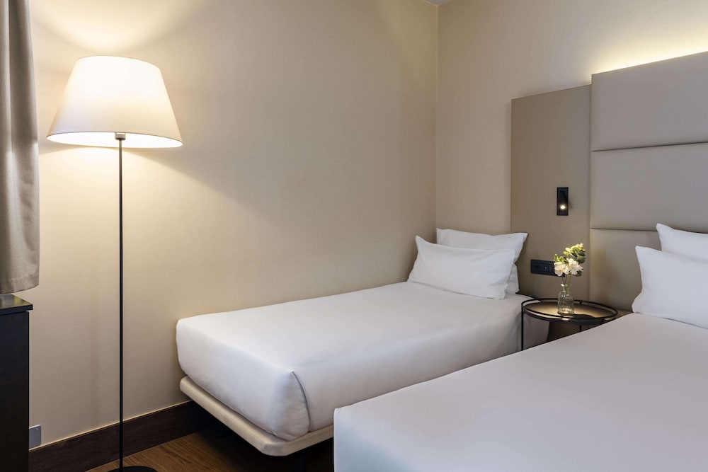 Habitación estándar del hotel Nh Geneva Airport. Foto 1