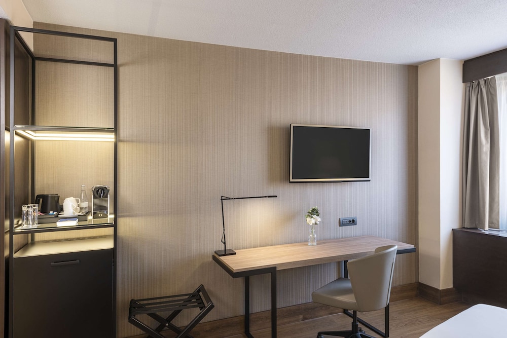 Habitación superior del hotel Nh Geneva Airport. Foto 1