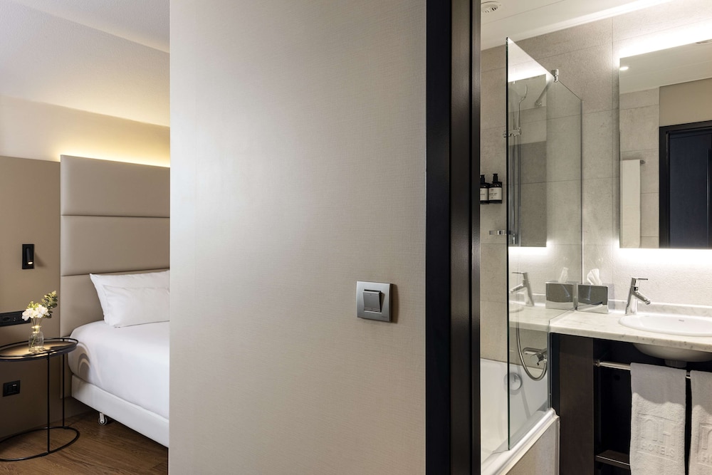 Habitación superior del hotel Nh Geneva Airport. Foto 2