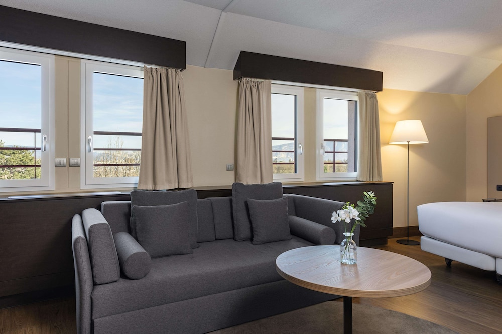 Suite junior del hotel Nh Geneva Airport. Foto 2