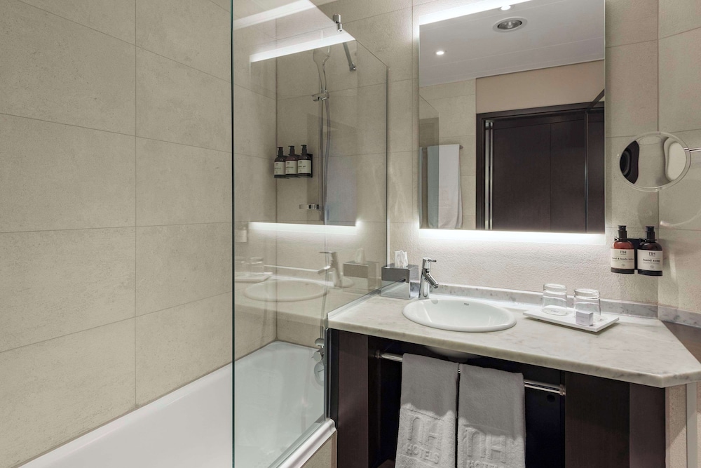 Suite junior del hotel Nh Geneva Airport. Foto 3