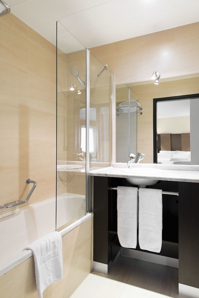 Suite junior del hotel Nh Geneva Airport. Foto 6