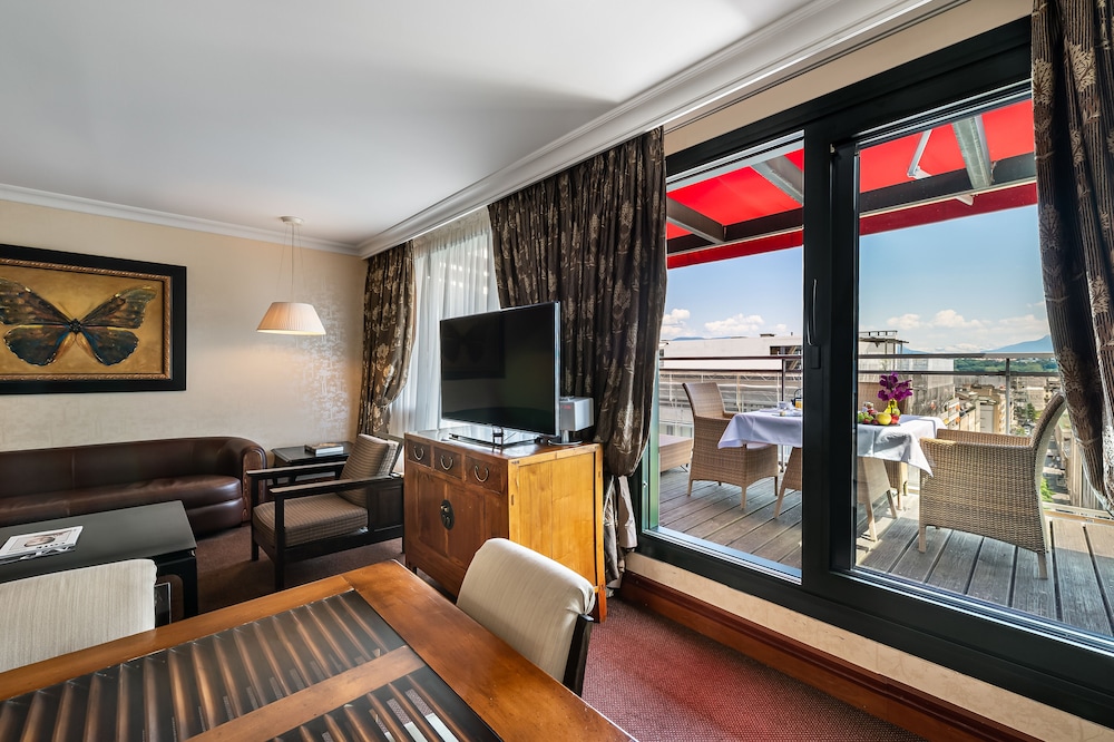 Ambassador Suite with Terrace del hotel Royal Manotel. Foto 3