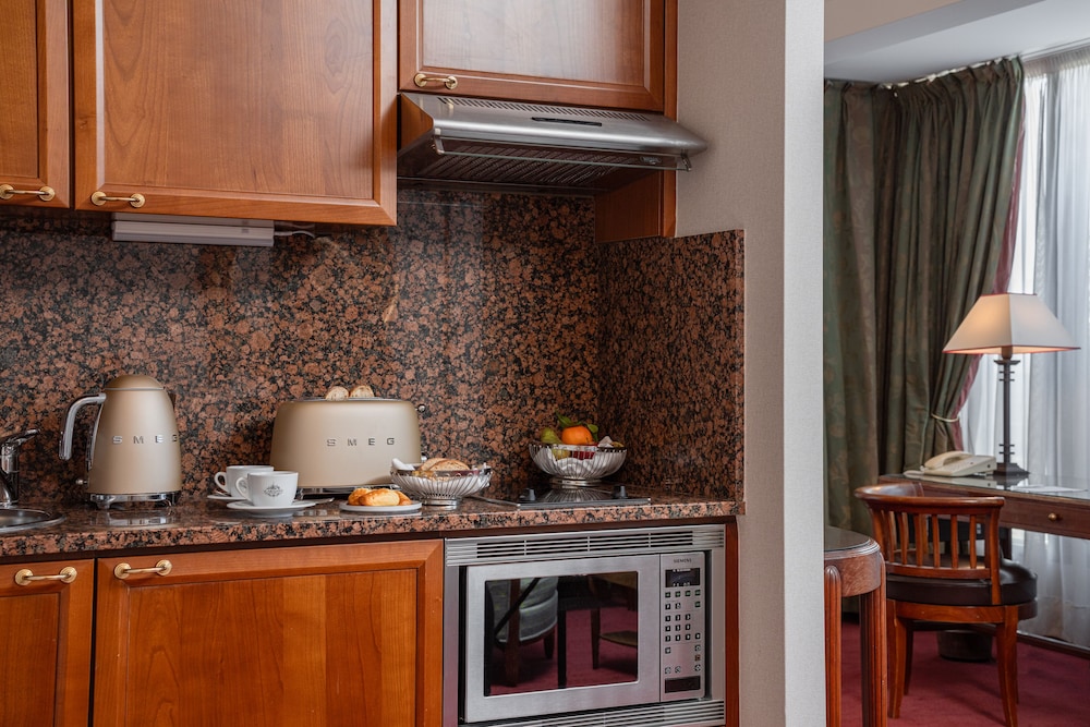 Ambassador Suite with Terrace del hotel Royal Manotel. Foto 4