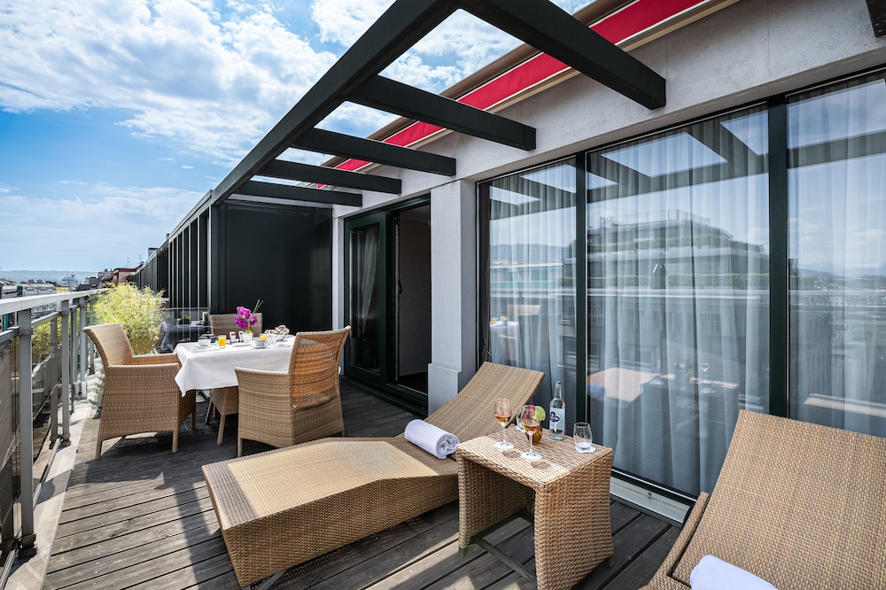 Ambassador Suite with Terrace del hotel Royal Manotel. Foto 10
