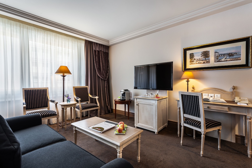 Habitación triple ejecutiva del hotel Royal Manotel. Foto 5