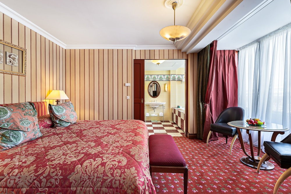 Apartamento Deluxe, terraza del hotel Royal Manotel. Foto 3