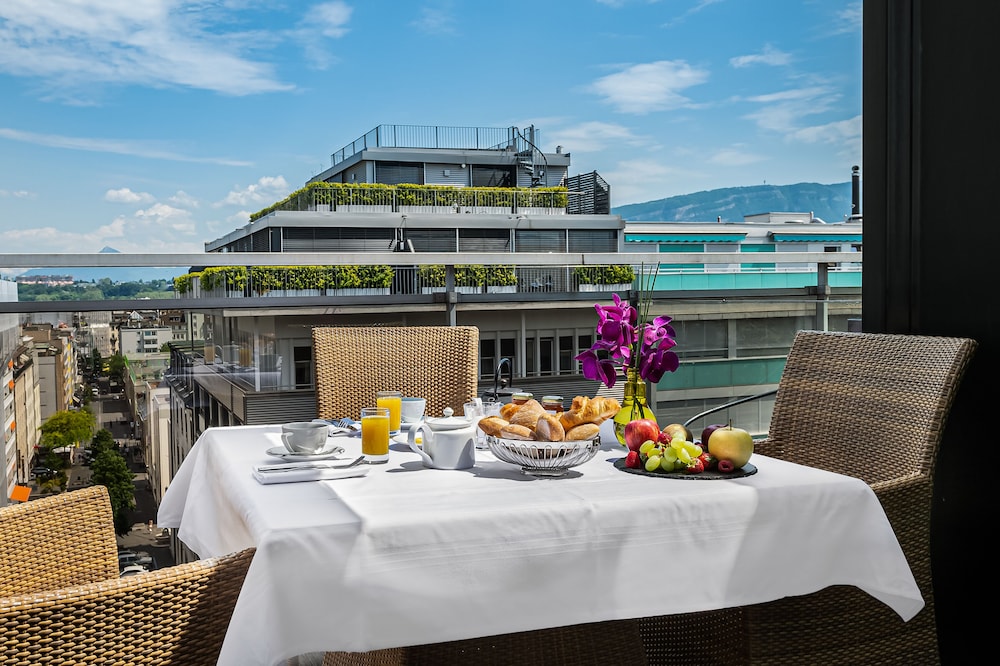 Apartamento Deluxe, terraza del hotel Royal Manotel. Foto 9