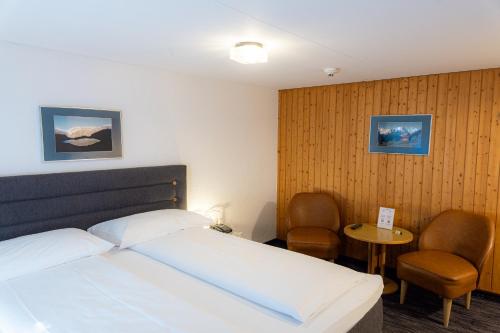 Small Double Room with Private Bathroom (no view) del hotel Jungfrau Lodge Swiss Mountain