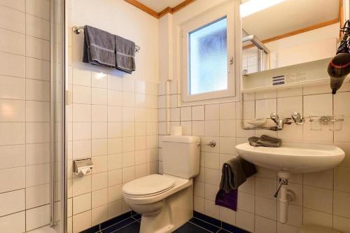 Small Double Room with Private Bathroom (no view) del hotel Jungfrau Lodge Swiss Mountain. Foto 9