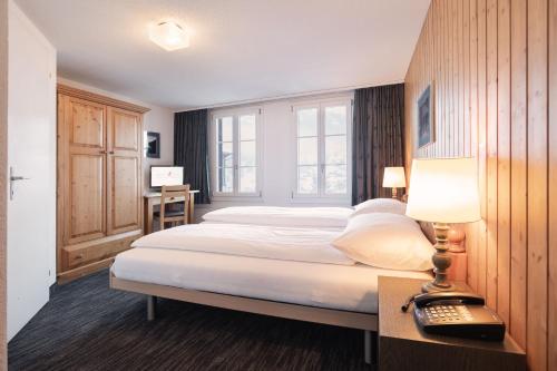 Double Room with Private Bathroom and Eiger View del hotel Jungfrau Lodge Swiss Mountain. Foto 1