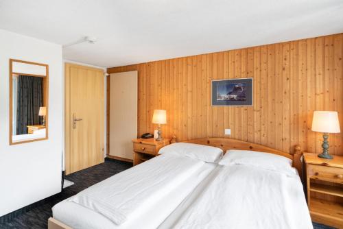 Double Room with Private Bathroom and Eiger View del hotel Jungfrau Lodge Swiss Mountain. Foto 8