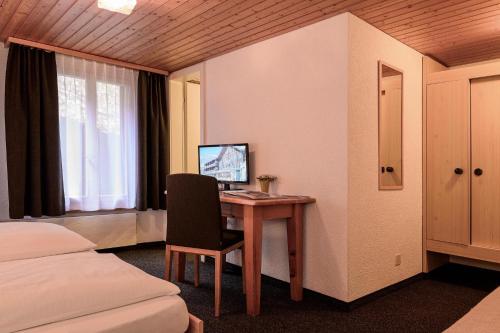 Habitación Triple con baño privado - Sin vistas del hotel Jungfrau Lodge Swiss Mountain. Foto 3