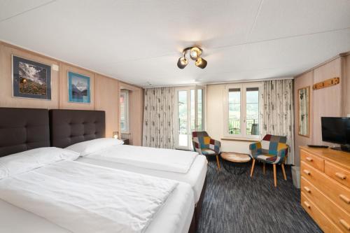 Triple Room with Private Bathroom and Eiger View del hotel Jungfrau Lodge Swiss Mountain. Foto 1