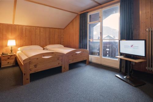 Habitación Cuádruple con baño privado del hotel Jungfrau Lodge Swiss Mountain. Foto 1