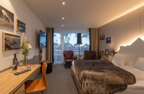 Habitación Doble con balcón del hotel Sunstar Grindelwald. Foto 1