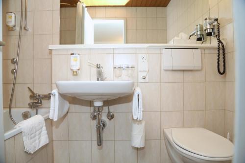 Superior Twin Room with A/C (19m2) del hotel Crystal