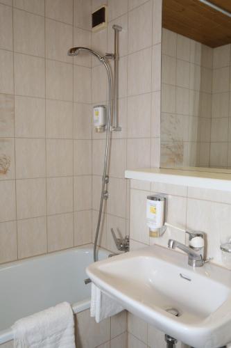 Superior Twin Room with A/C (19m2) del hotel Crystal. Foto 1