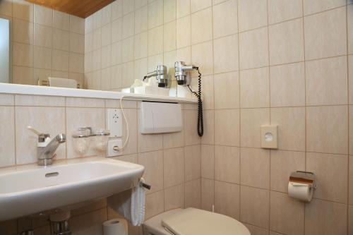 Superior Twin Room with A/C (19m2) del hotel Crystal. Foto 2